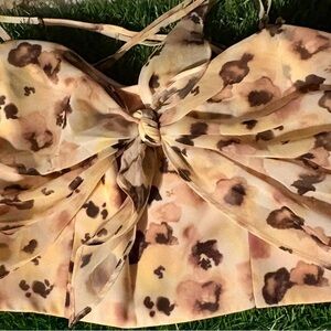 Gianni Bini Elegant Cream Floral Top